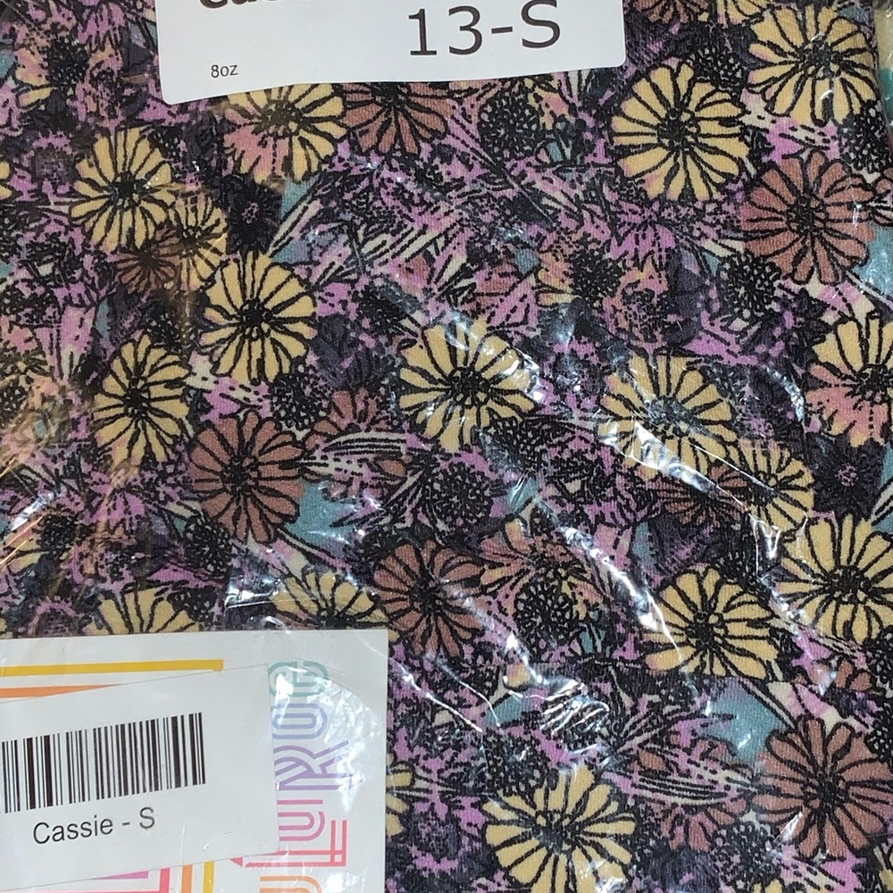 New with tags in packaging Lularoe Cassie skirt